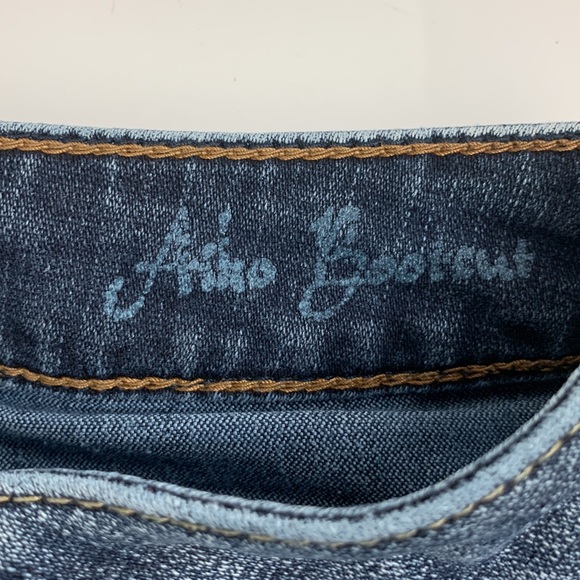 Silver Jeans Aiko Bootcut Size 28 Dark wash denim with stretch - Picture 7 of 13